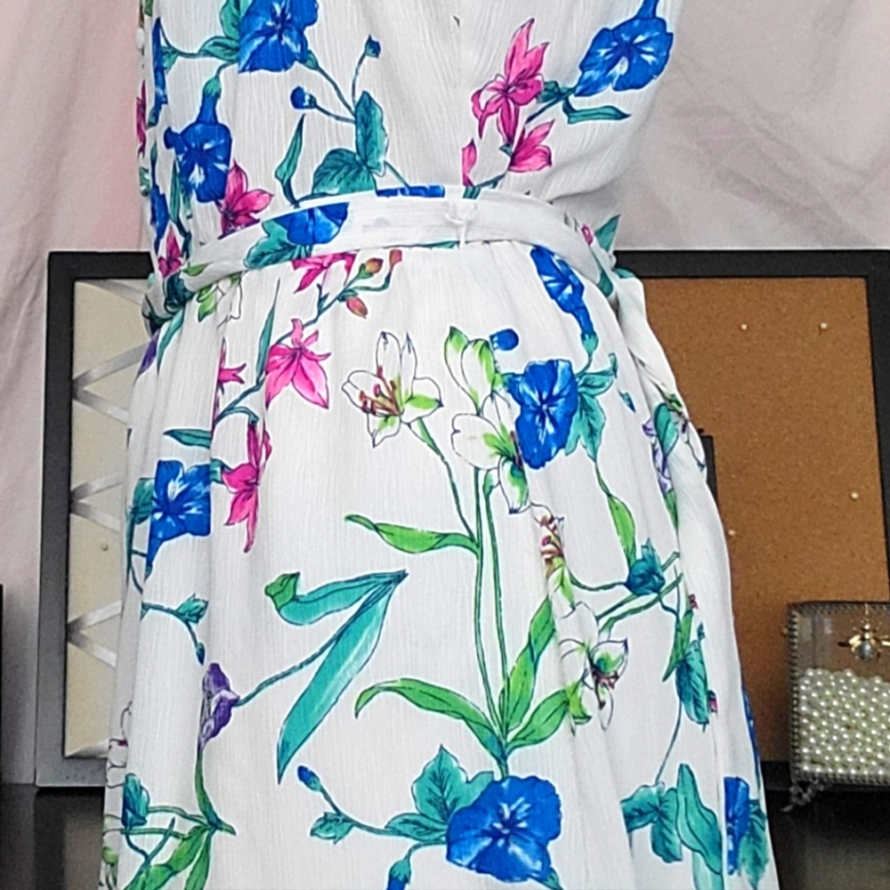 Beautiful dress - Picture 4 of 4